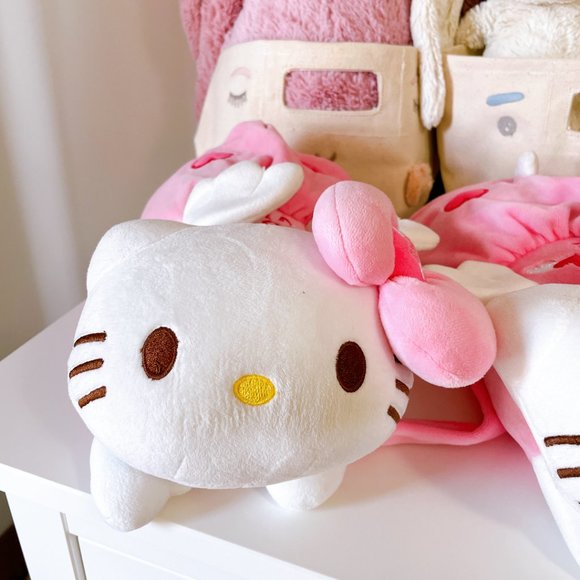 Hello kitty car pillows! - Picture 6 of 7